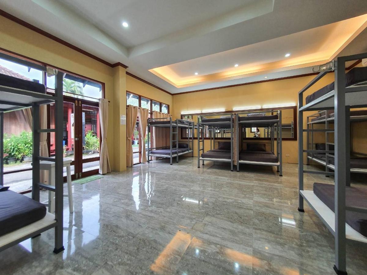 We Hostel Khaolak Khao Lak Dış mekan fotoğraf