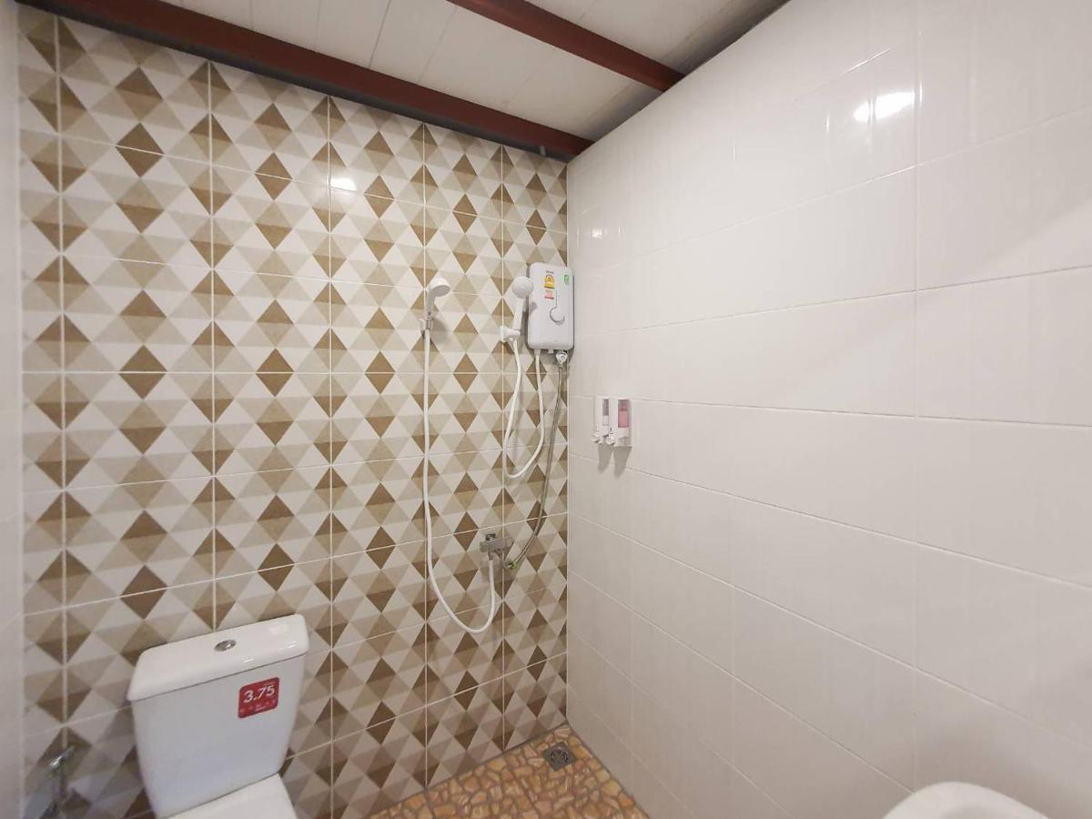 We Hostel Khaolak Khao Lak Dış mekan fotoğraf