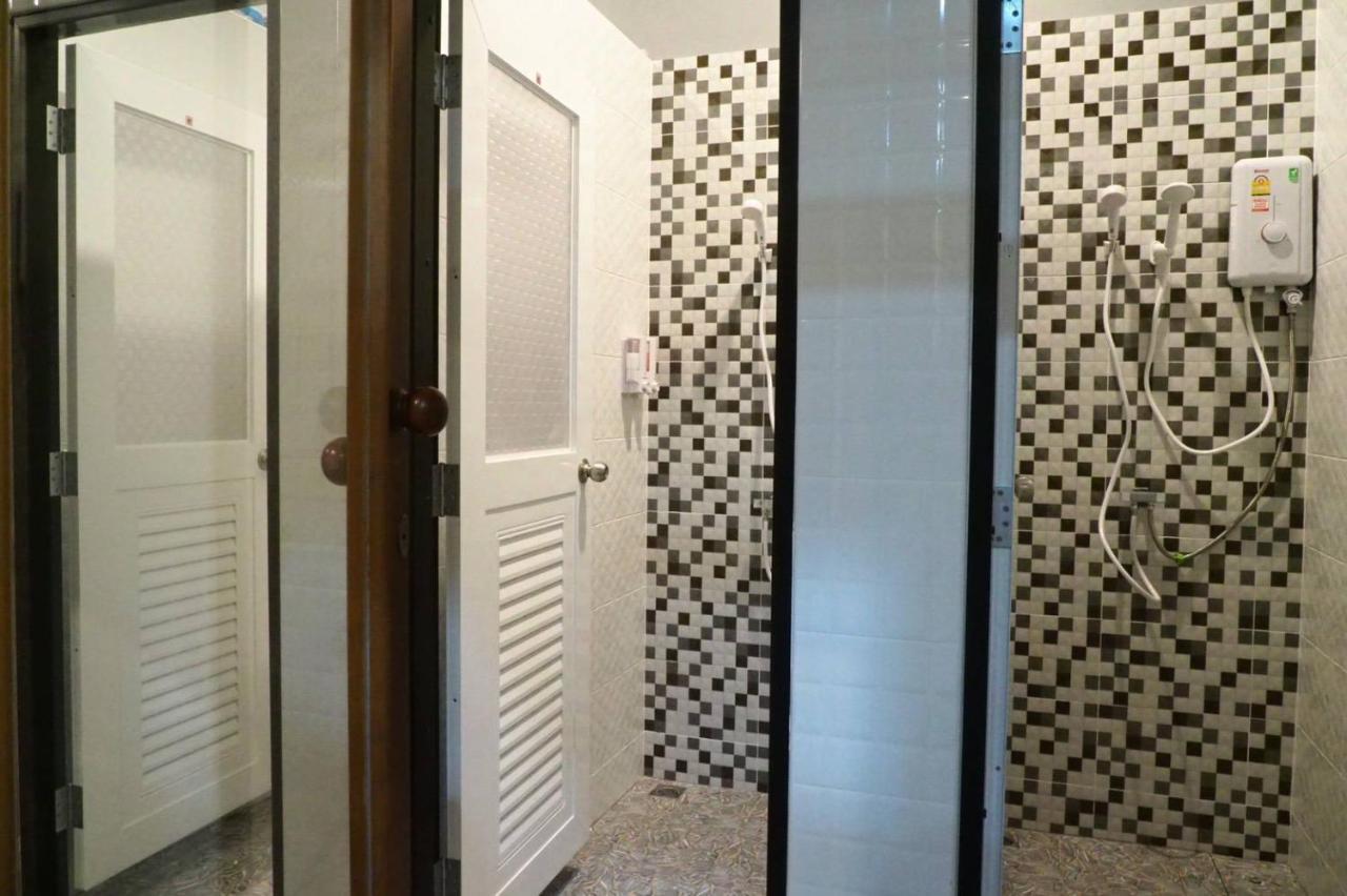 We Hostel Khaolak Khao Lak Dış mekan fotoğraf