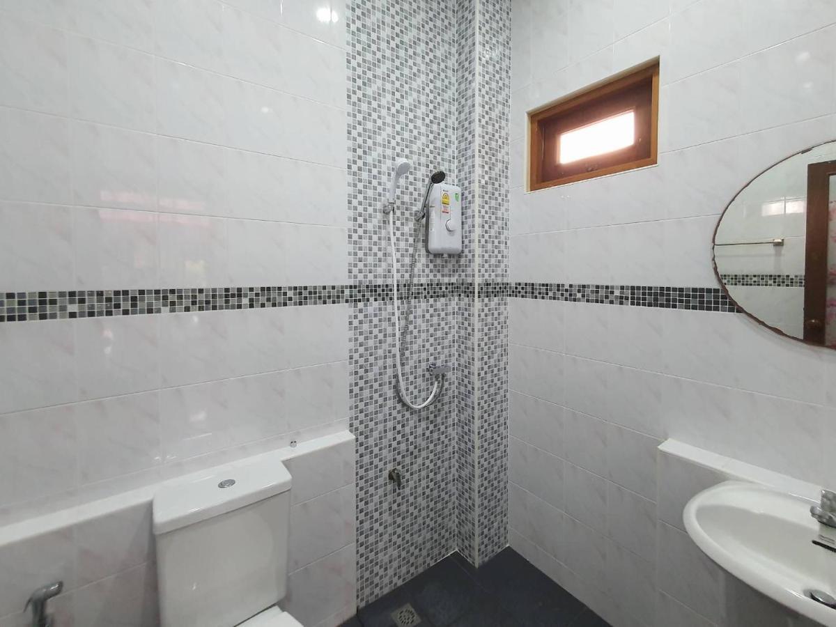 We Hostel Khaolak Khao Lak Dış mekan fotoğraf